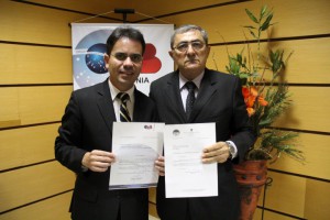 Andrey Cavalcante e Reginaldo Joca durante assinatura da nomeação