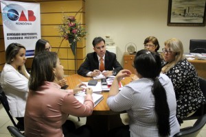Andrey Cavalcante durante reunião com a OAB Mulher