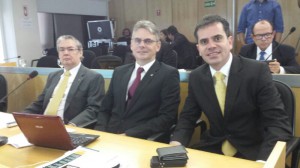 Andrey Cavalcante com os conselheiros federais Antônio Osman de Sá e Elton Sadi Fülber 