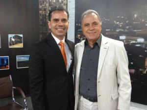 Andrey Cavalcante com apresentador Leo Ledeia