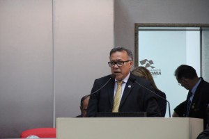 Diretor tesoureiro da OAB/RO, Fernando Maia, durante discurso