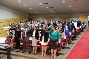 Novos advogados fizeram o juramento antes de receber a credencial. (Foto: Ascom OAB/RO)