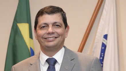 Conselheiro federal Elton Assis assina artigo em renomado livro jurídico e  convida advocacia para lançamento - OAB Rondônia