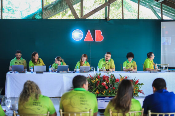 OLHO NO OLHO – OABRO realiza sessão histórica do Conselho em Guajará