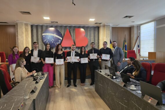 Vencedores do II Moot de Processo Civil recebem certificação durante Conselho Seccional