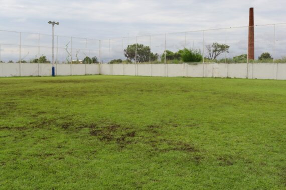 Campo de futebol do Clube da OAB Rondônia passa por revitalização do gramado